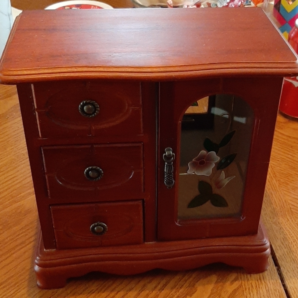 Jewelry box